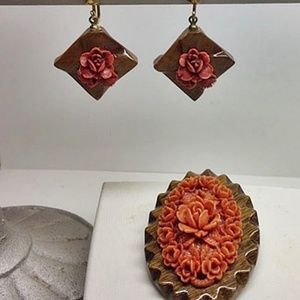 VINTAGE WOOD & CELLULOID BROOCH & EARRINGS